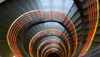 Treppen in Kontorhäusern in Hamburg (Antik und Modern)