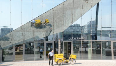 CUBE - Glasgebäude neben dem Berliner Hauptbahnhof