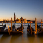 Sonnenaufgang über dem Markusplatz in Venedig